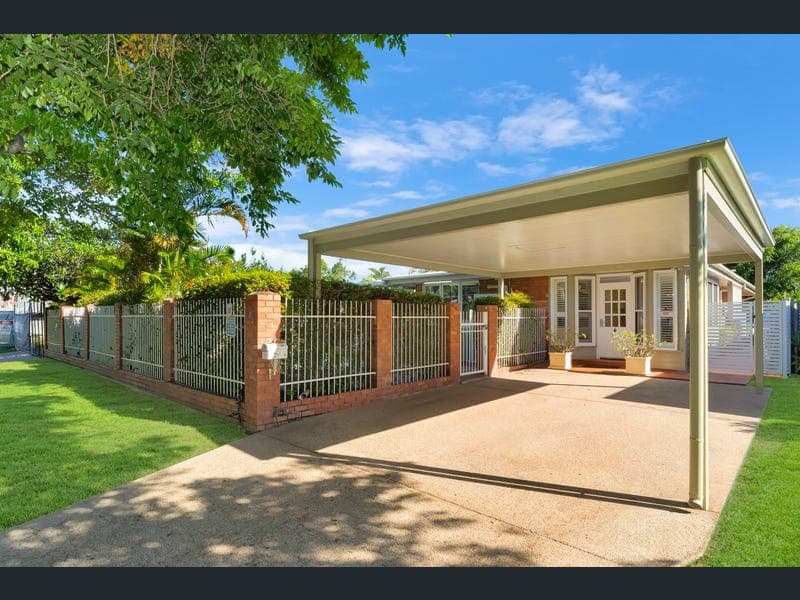6 Kenilworth Avenue, Hyde Park — photo 1 of 5