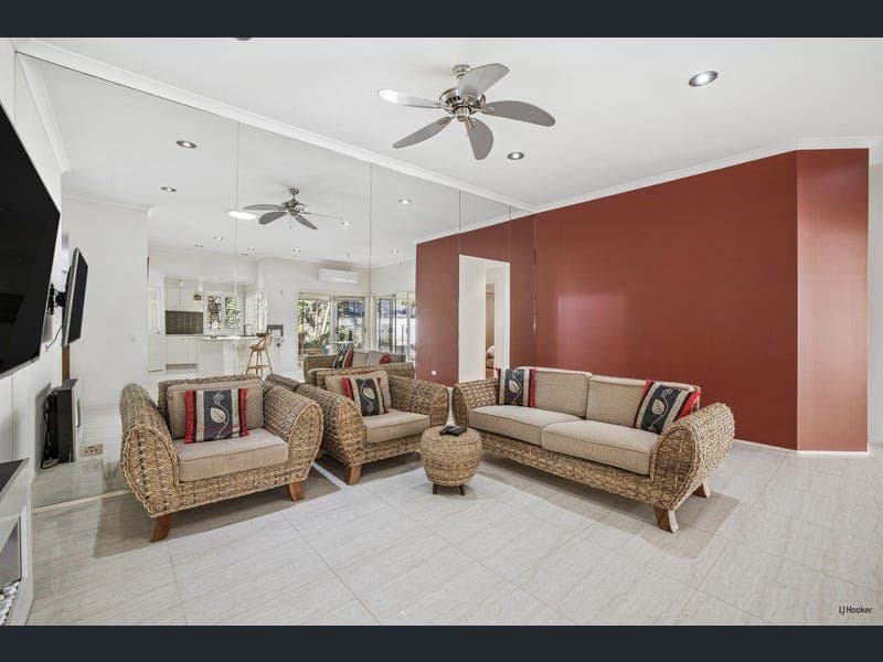 10 Wyllie Way, Reedy Creek — photo 1 of 5