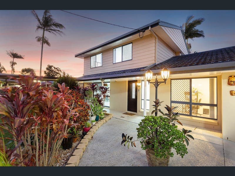 4 Sandra Court, Redland Bay — photo 1 of 5