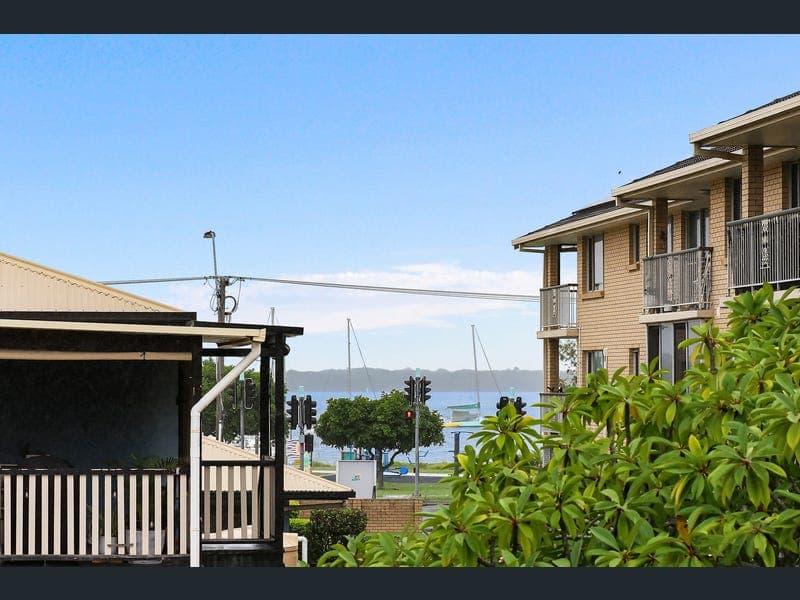 2/6 Vernia Place, Biggera Waters — photo 1 of 5