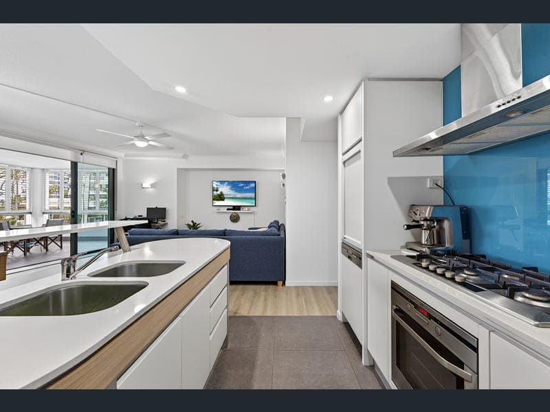 8A/28 Bayview Street, Runaway Bay — photo 1 of 5