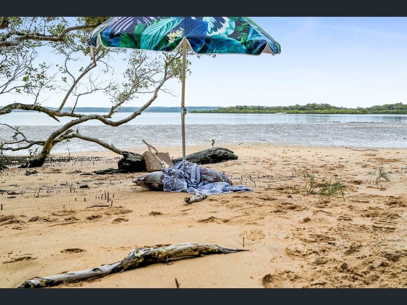 2-26 Cabriolet Crescent, Macleay Island — photo 1 of 5