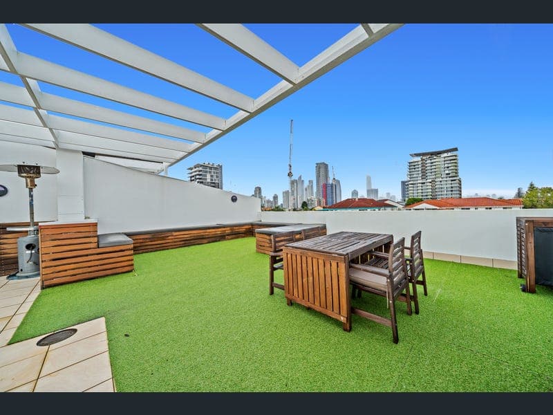 6/134 Stanhill Drive, Chevron Island — photo 1 of 5