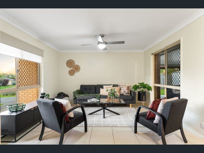 43 Cunningham Drive,, Boronia Heights — photo 1 of 5