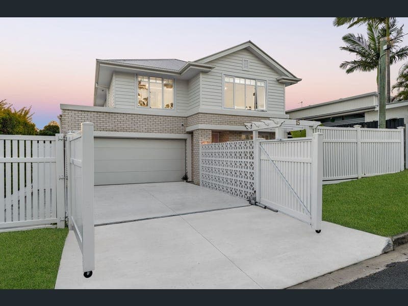 15 Berrigan Street, Southport — photo 1 of 5