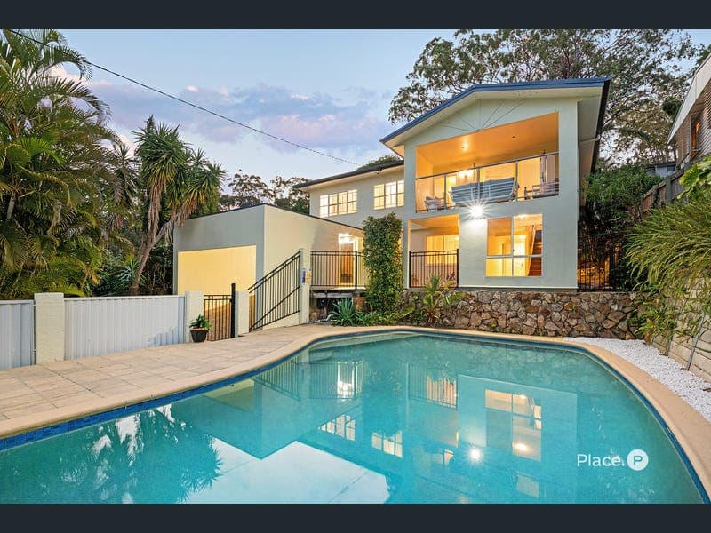 61 Dobbs Street, Holland Park West — photo 1 of 5