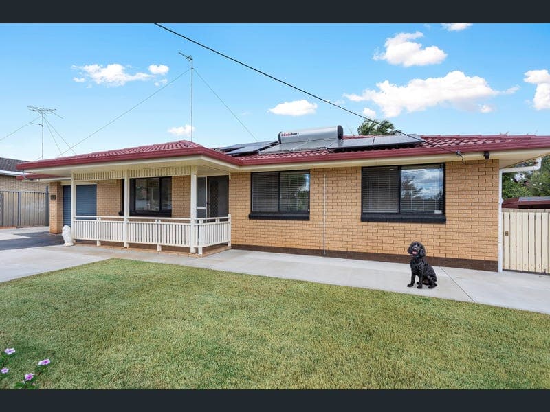 18 Hibiscus Drive, Centenary Heights — photo 1 of 5
