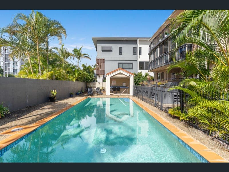 8/1040 Gold Coast Highway, Palm Beach — photo 1 of 5