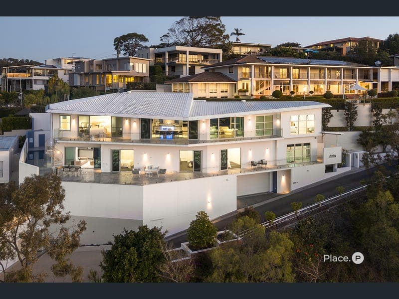 79 Kneale Street, Holland Park West — photo 1 of 5