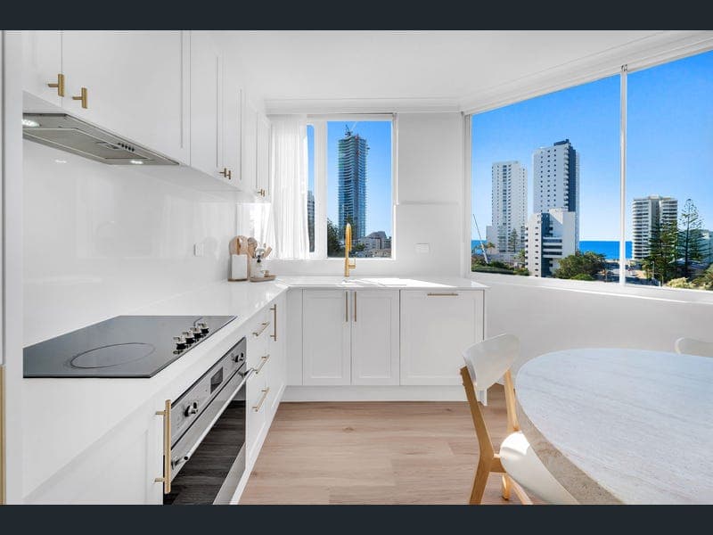 24/2916 Gold Coast Highway, Surfers Paradise — photo 1 of 5
