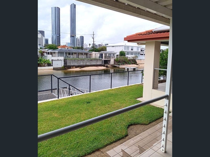 8 Winterhaven Key, Broadbeach Waters — photo 1 of 5