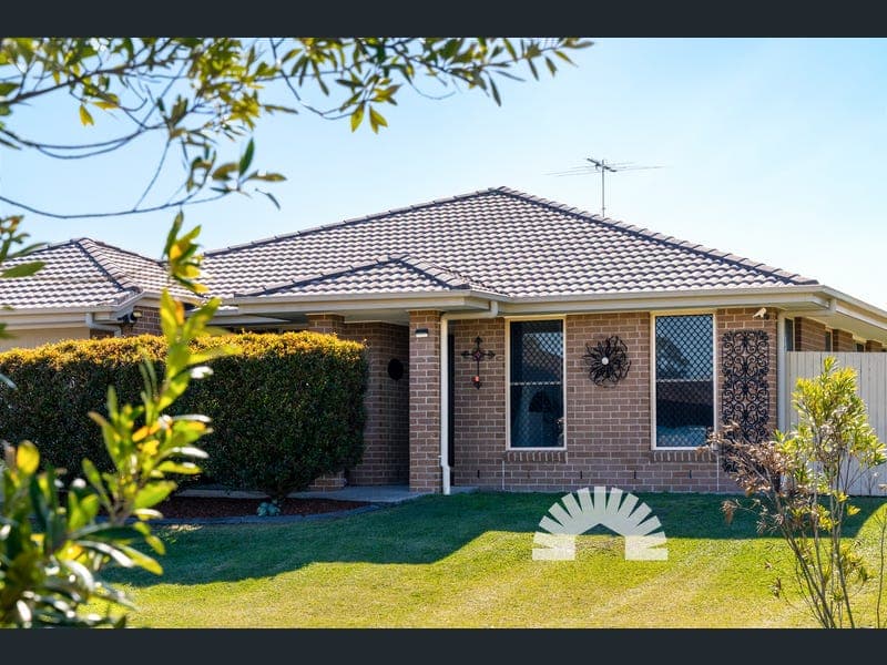 11 Peacherine Circuit, Bellmere — photo 1 of 5
