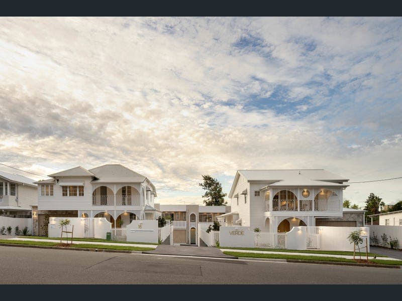 16 Hipwood Ave, Coorparoo — photo 1 of 5