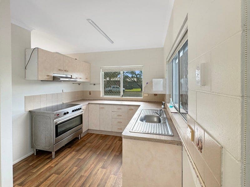 8 Hammond Court, Mooroobool — photo 1 of 5