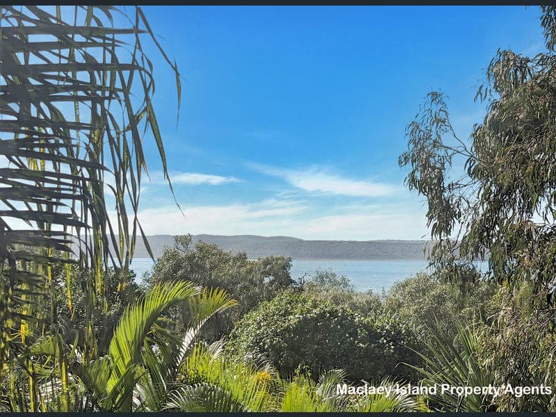 55 Beelong Street, Macleay Island — photo 1 of 5