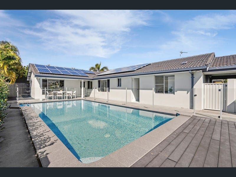 87 Oceanic Drive, Mermaid Waters — photo 1 of 5