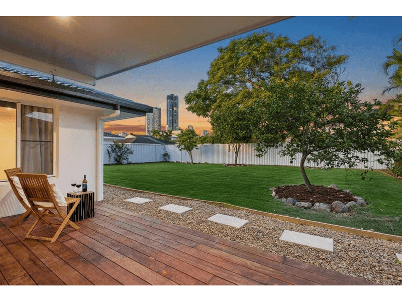 110 Sunshine Boulevard, Mermaid Waters — photo 1 of 5
