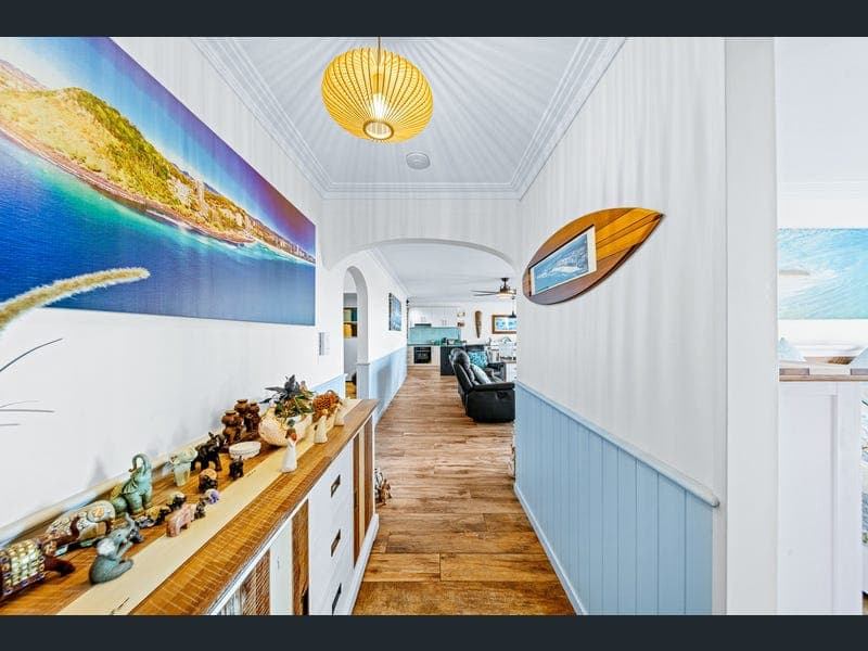 2/1 Hill Avenue, Burleigh Heads — photo 1 of 5