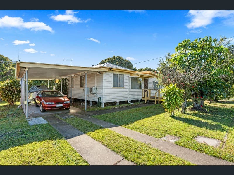 17 Hansen Street, Urangan — photo 1 of 5