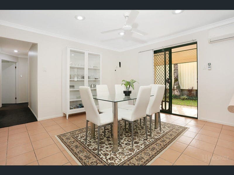 48 Seidler Place, Coombabah — photo 1 of 5