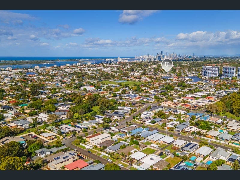11 Nambur Street, Runaway Bay — photo 1 of 5