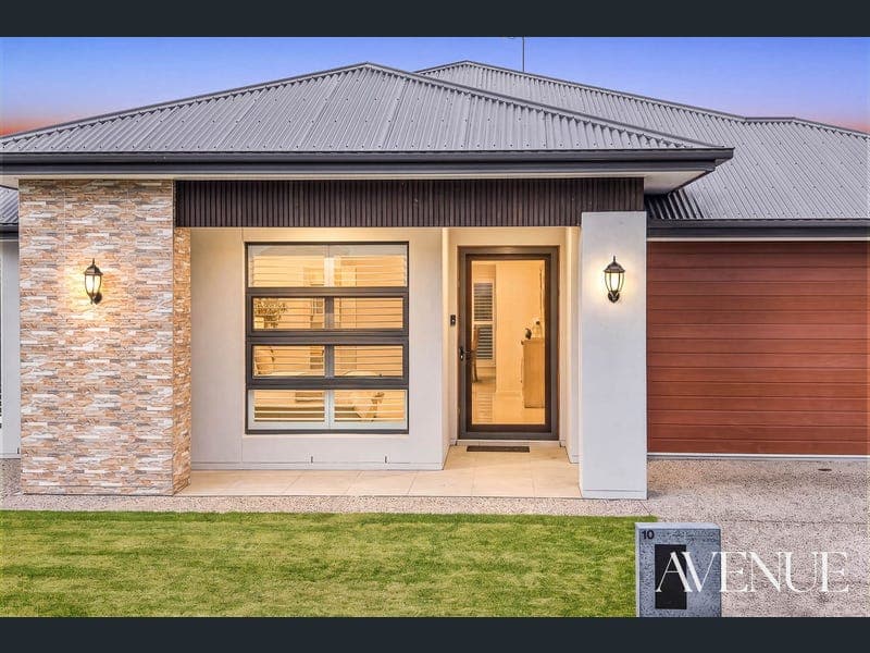 10 Picton Street, Jimboomba — photo 1 of 5