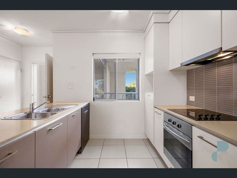 535/66 Sickle Avenue, Hope Island — photo 1 of 5