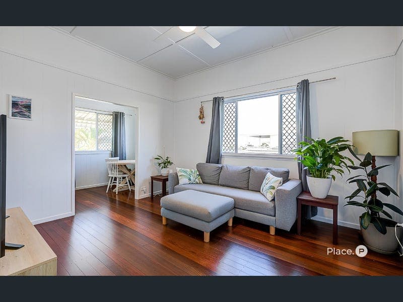 27 Sorrento Street, Margate — photo 1 of 5