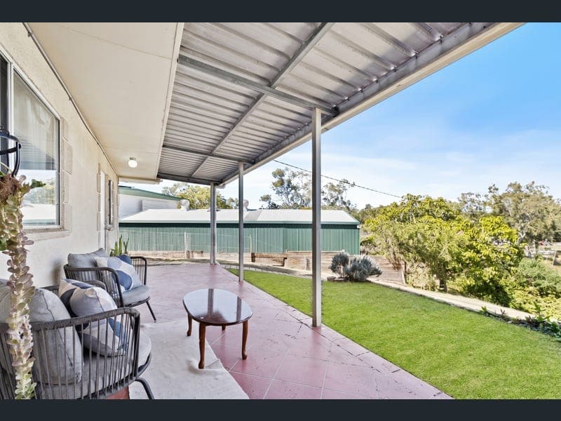 18 Ferguson Crescent, West Gladstone — photo 1 of 5