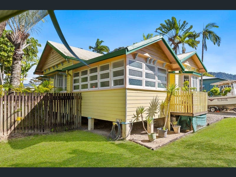 1/33 Miles Street, Manoora — photo 1 of 5