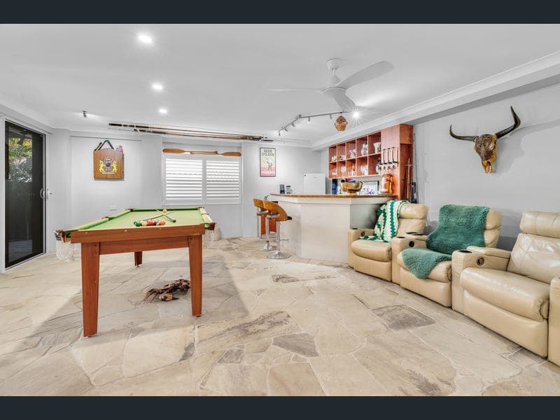21 Alamau Street, Benowa — photo 1 of 5