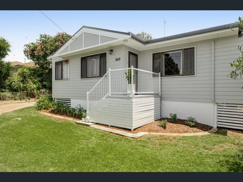 247 Mackenzie Street, Centenary Heights — photo 1 of 5