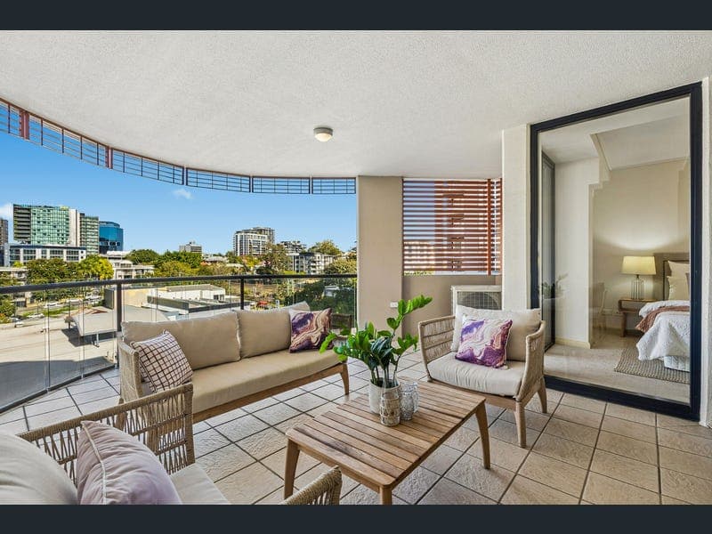 154/7 Land Street, Toowong — photo 1 of 5