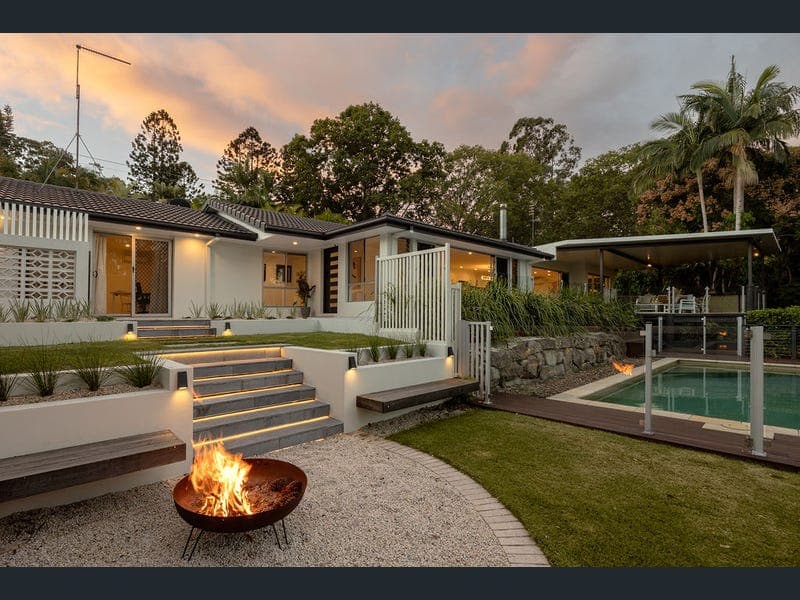 8 Cockatiel Place, Currumbin Waters — photo 1 of 5