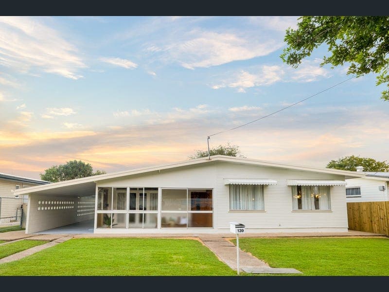 139 Raceview Street — photo 1 of 5
