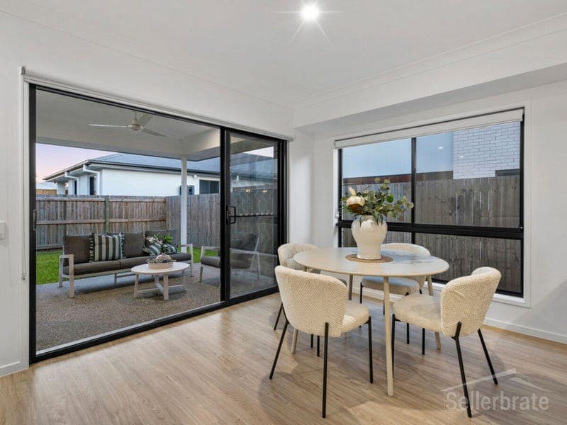 18 Foliage Street, Greenbank — photo 1 of 5