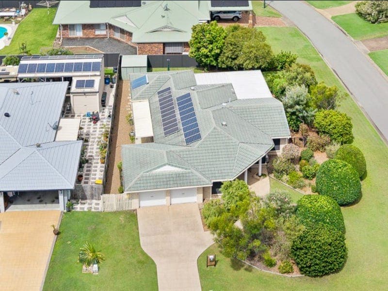 4 Davis Drive, Kawungan — photo 1 of 5