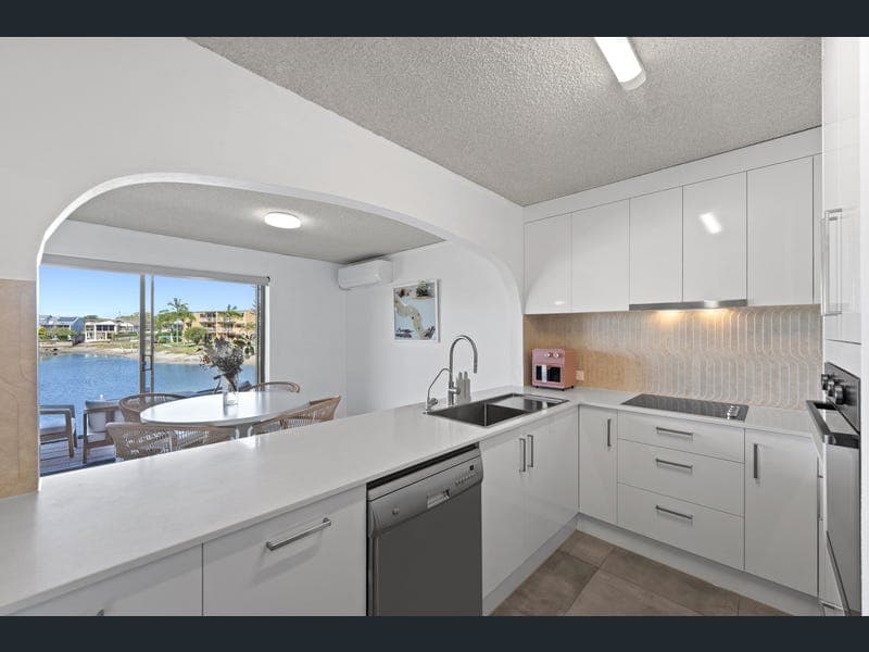 3/5-7 Barooga Crescent, Mooloolaba — photo 1 of 5
