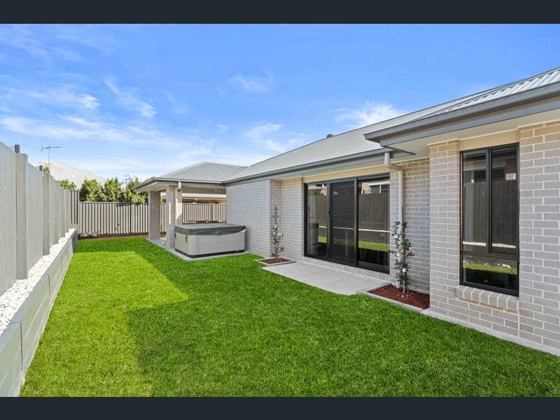 7 Merivale Avenue, Jimboomba — photo 1 of 5