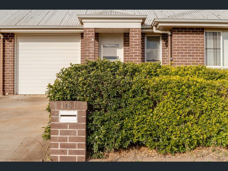 2/16 Chainey Court, Glenvale — photo 1 of 5