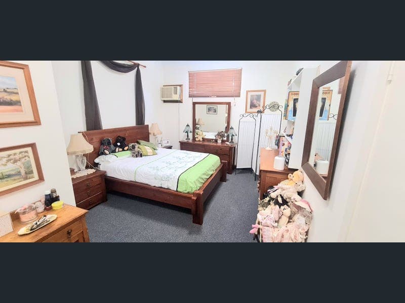 24 Gordon Street, Mount Morgan — photo 1 of 4