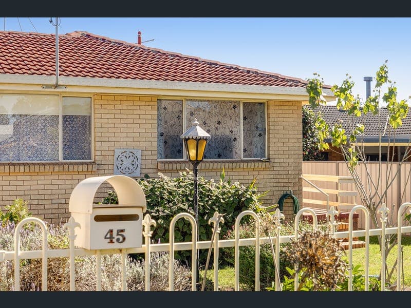 45 Gordon Avenue, Newtown — photo 1 of 5
