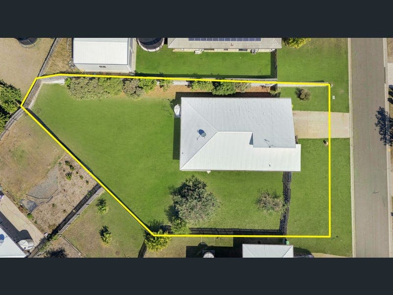 71 Cavella Drive, Glen Eden — photo 1 of 5