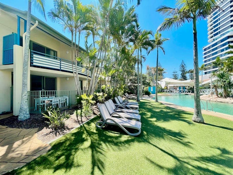 121/10 Alexandra Avenue, Mermaid Beach — photo 1 of 5