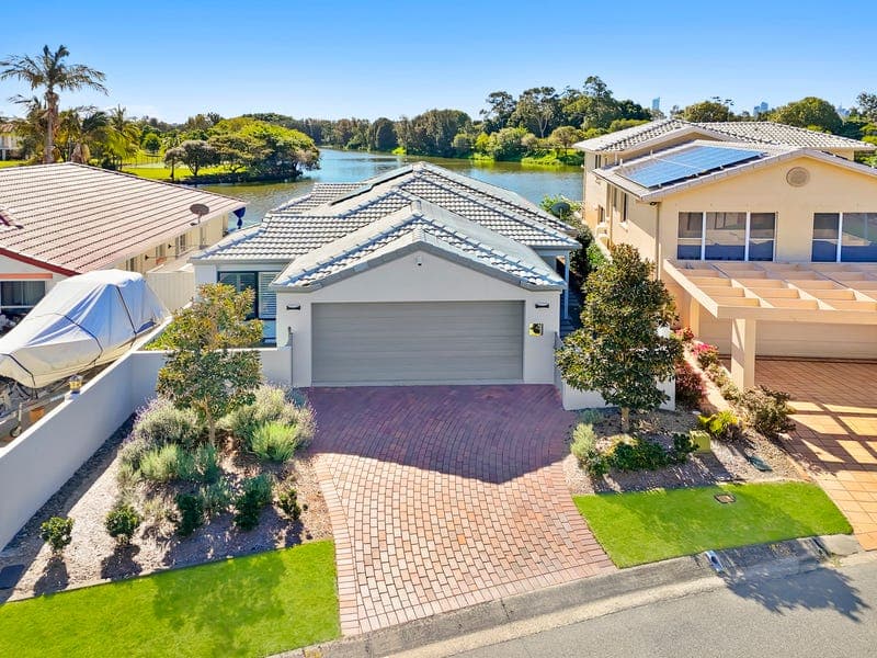 6 Emerton Crescent, Robina — photo 1 of 5