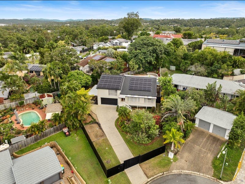 4 Finley Court, Helensvale — photo 1 of 5
