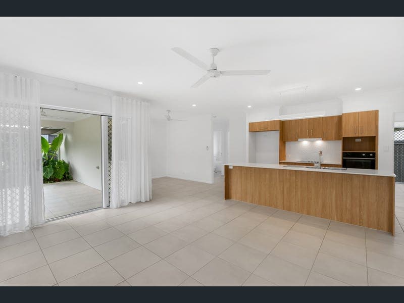 11 Monarch Avenue, Bentley Park — photo 1 of 5