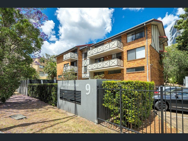 18/9 Land Street, Toowong — photo 1 of 5