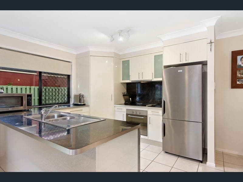 6 Felix Court, Merrimac — photo 1 of 5