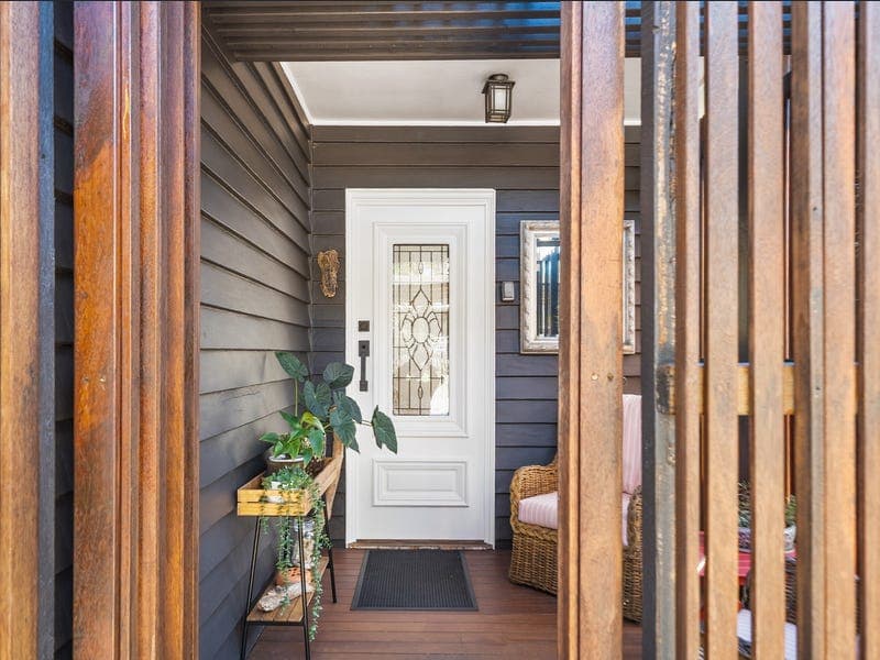 6 Dunbar Street, Margate — photo 1 of 5